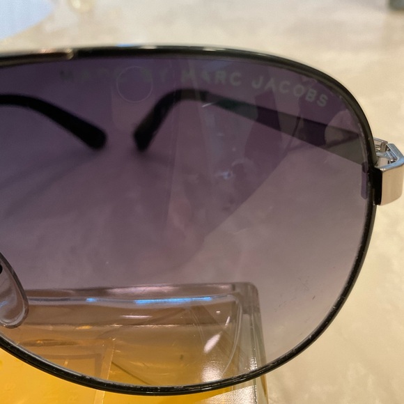 Marc Jacobs Sunglasses Unisex Aviator, Silver and Black, With Case - Picture 2 of 16